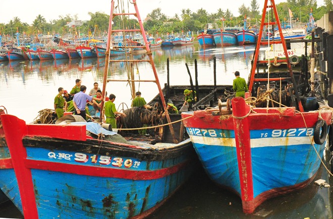 tàu ngãi quảng ngãi cháy