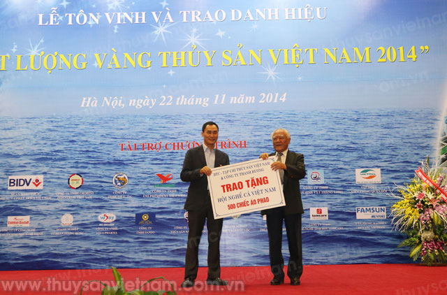 Ông Dương Xuân Hùng tại Danh hiệu Chất lượng vàng Thủy sản Việt Nam năm 2014