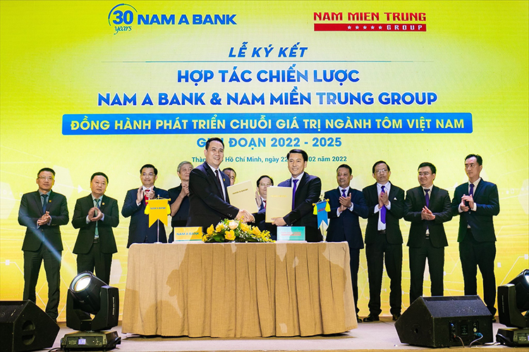 Nam Á Bank và Nam Miền Trung hợp tác