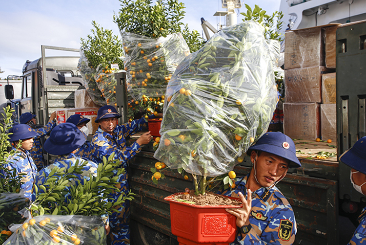 chuyển quà Tết ra đảo