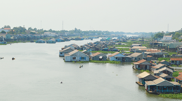 làng bè sông Châu Đốc