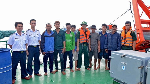 tàu BTH 96092 TS đã được lai dắt an toàn về cảng cá tỉnh BìnhThuận.