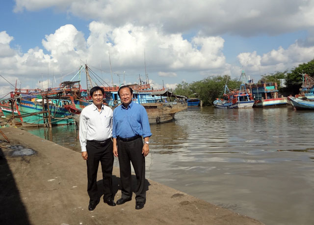TS Nguyễn Việt Thắng thăm cảng cá ba tri