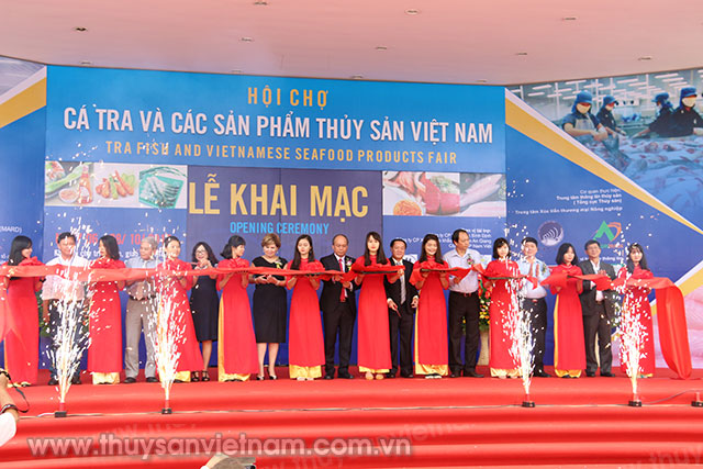 Lễ khai mạc Hội chợ cá tra và các sản phẩm thủy sản Việt Nam tại Hà Nội