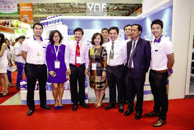 Gian hàng VNF tại Vietstock 2016 nhận được sự quan tâm đặc biệt của ông Nguyễn Xuân Dương, Phó Cục trưởng Cục Chăn nuôi
