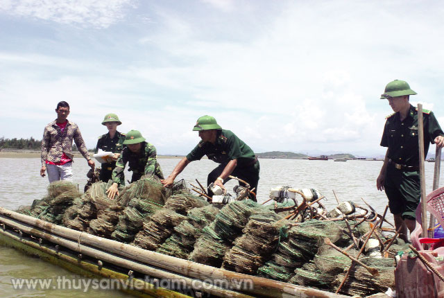 Bộ đội biên phòng Quảng Ninh phát hiện   Ảnh: CTV và xử lý khai thác thủy sản tận diệt