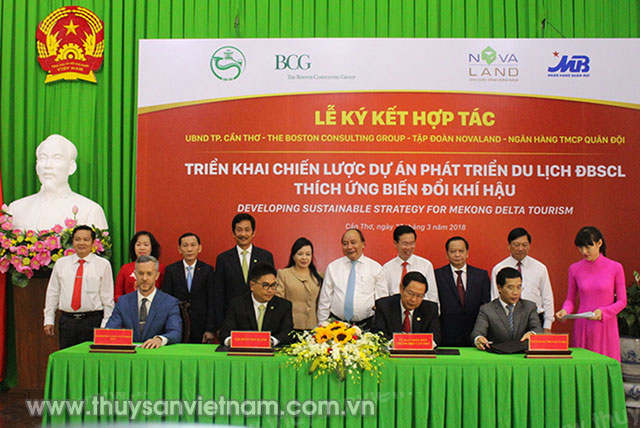 Thú tướng Nguyễn Xuân Phúc chứng kiến lễ ký hợp tác Thú tướng Nguyễn Xuân Phúc chứng kiến lễ ký hợp tác