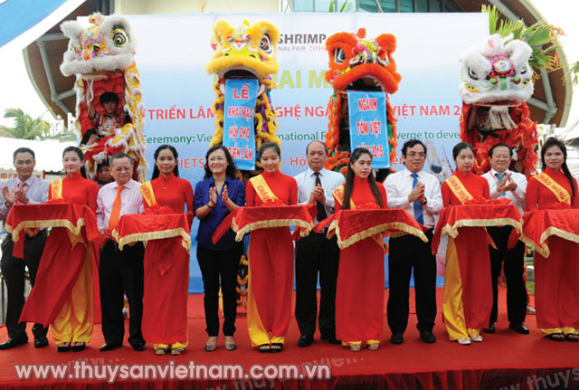 Khai mạc hội chợ Vietshirmp 2016   Ảnh: LHV