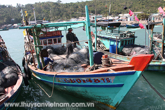 Ngư dân Kiên Giang chuẩn bị ngư lưới cụ ra khơi Ảnh: Huy Hùng