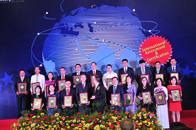 Ông Phạm Tấn Đà, đại diện BIO nhận giải thưởng