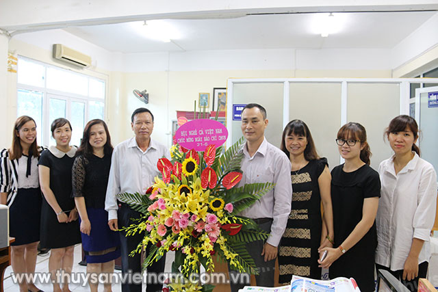  Trung ương Hội Nghề cá Việt Nam có lẵng hoa chúc mừng tập thể cán bộ phóng viên Tạp chí Thủy sản Việt Nam