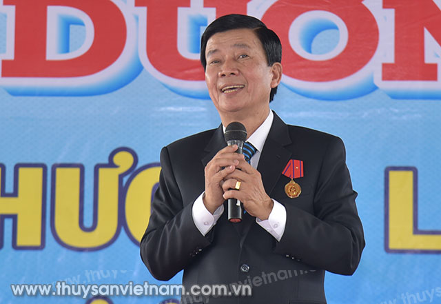 Giám đốc Dương Văn Hùng phát biểu tri ân sau khi nhận Huân chương cao quý