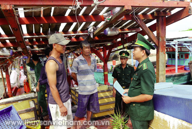 Tuyên truyền nâng cao nhận thức của ngư dân   Ảnh: CTV