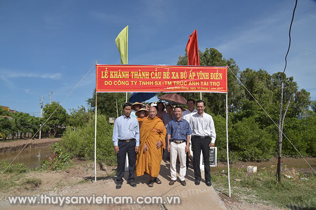 Công ty rất vui mừng đóng góp một phần nhỏ bé để giúp bà con có được cây cầu kiên cố đi lại