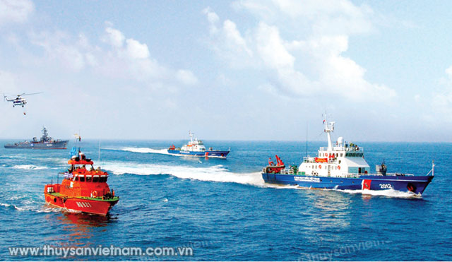 Cảnh sát biển Việt Nam phối hợp với các lực lượng diễn tập hiệp đồng tìm kiếm, cứu nạn trên vịnh Bắc Bộ   Ảnh: CSBVN