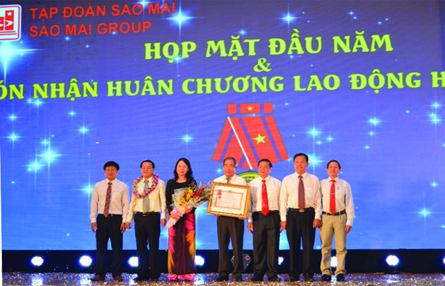 Tập đoàn Sao Mai An Giang đón nhận Huân chương Lao động hạng Ba