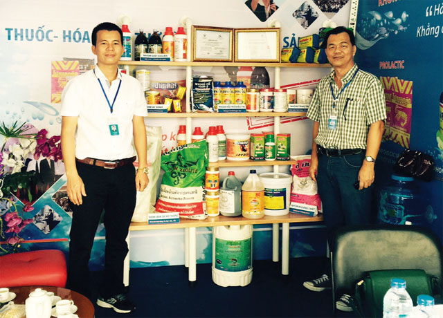 Giám đốc Công ty Kim Nguyên Bảo và nhà cung cấp Thái Lan tại VietShrimp 2016