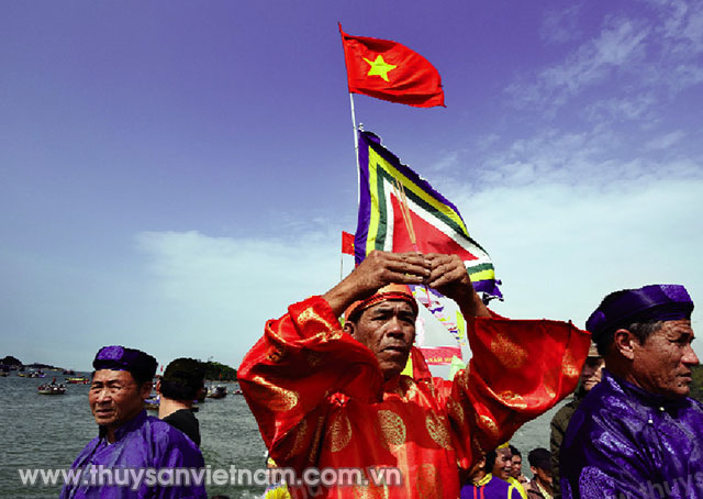 Lễ hội Cầu ngư đầu năm trên cửa biển Sa Cần của ngư dân xã Bình Thạnh, huyện Bình Sơn, Quảng Ngãi