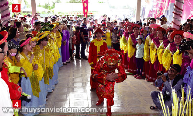 Lễ rước Ông tại Lăng Ông của ngư dân Gành Hào, huyện Đông Hải, Bạc Liêu 